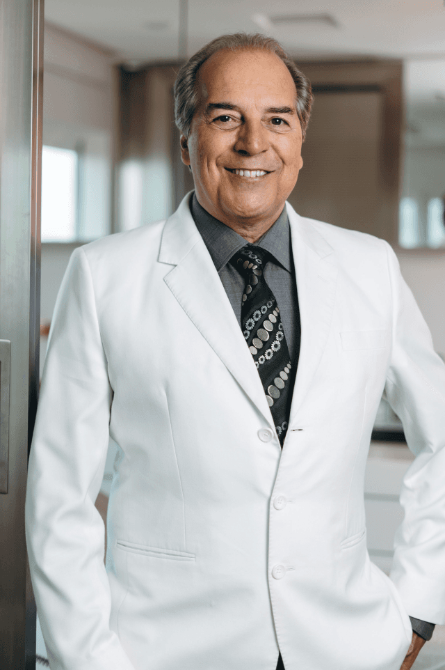 Dr. Marco Faria Correa